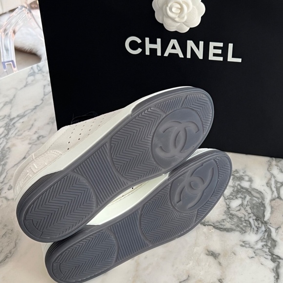 NEW Chanel 22A White Black Suede CC Flat Lace Up Tie Runner Trainer Sneaker 38 - Picture 13 of 16